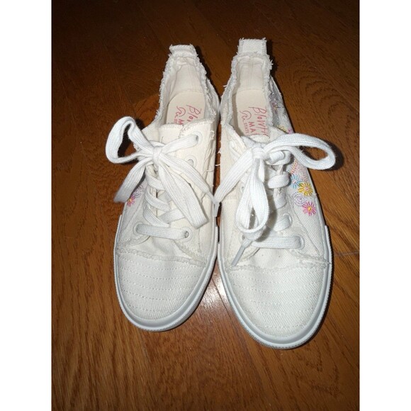 Blowfish Shoes - Blowfish Malibu White Floral Embroidered Sneakers Women’s Size 5 Distressed